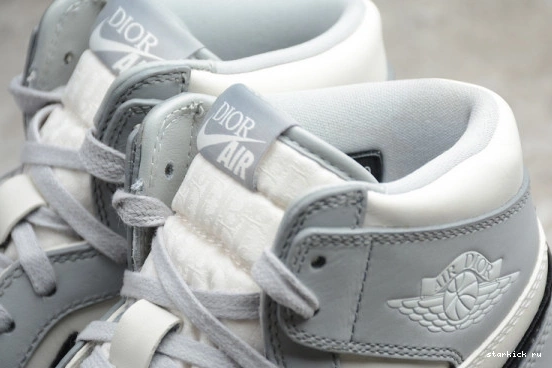 CN8607-002 JORDAN CN8607-002 BOX HIGH DIOR OG ) X AIR 1 SHOE (DIOR 0123